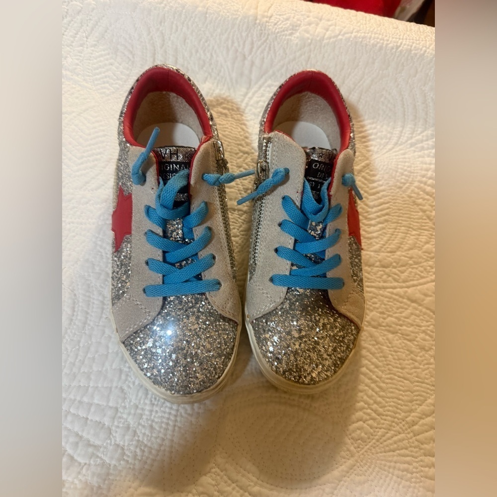 VH 1954 Glitter Star Sneakers Youth Size 3 Silver Red Blue Lace